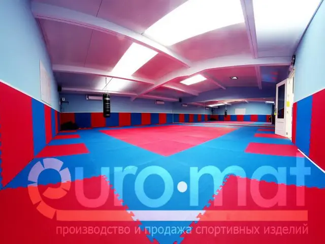 Фитнес-центр в Алматы, зал на модульном полу