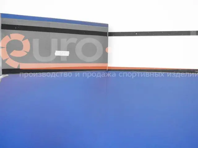 Обратная сторона синего протектора при монтаже