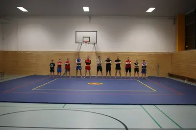 Крупный план свёрнутого ролл-мата — видна структура пенополиэтилена и покрытие