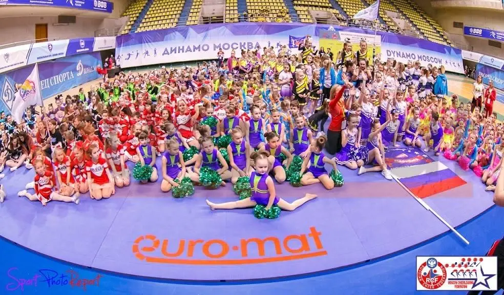 Синие ролл-маты Euro-mat на соревнованиях по чирлидингу в Динамо Москва