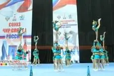 Синие ролл-маты на сцене чемпионата России по чир спорту, выступление команды