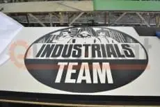 Ролл-мат с логотипом Industrials Team на производстве перед отправкой