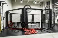 Октагон ММА с чёрным виниловым покрытием в клубе единоборств Северянин