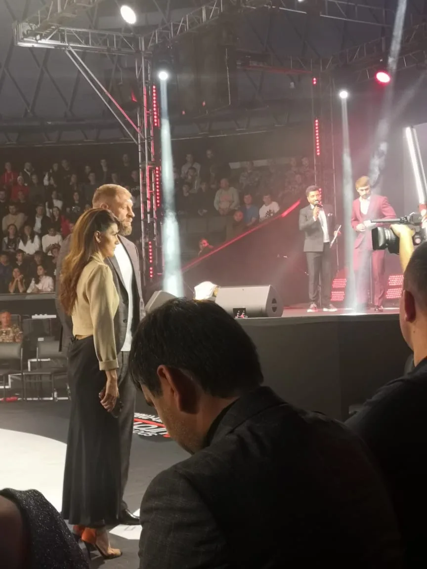 Фрагмент контрастной разметки на поверхности борцовского ковра