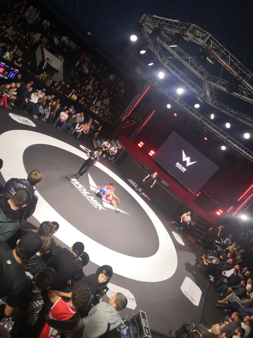 Усиленные края борцовского ковра с тканевым кантом ТВЧ-сварки