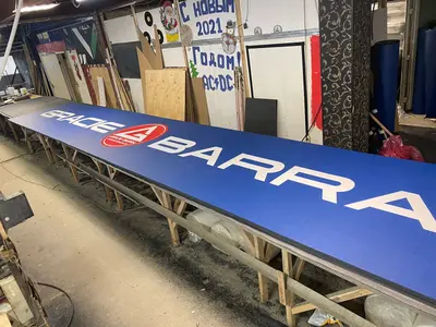 Изготовление синего стенового протектора Gracie Barra на производстве Евромат