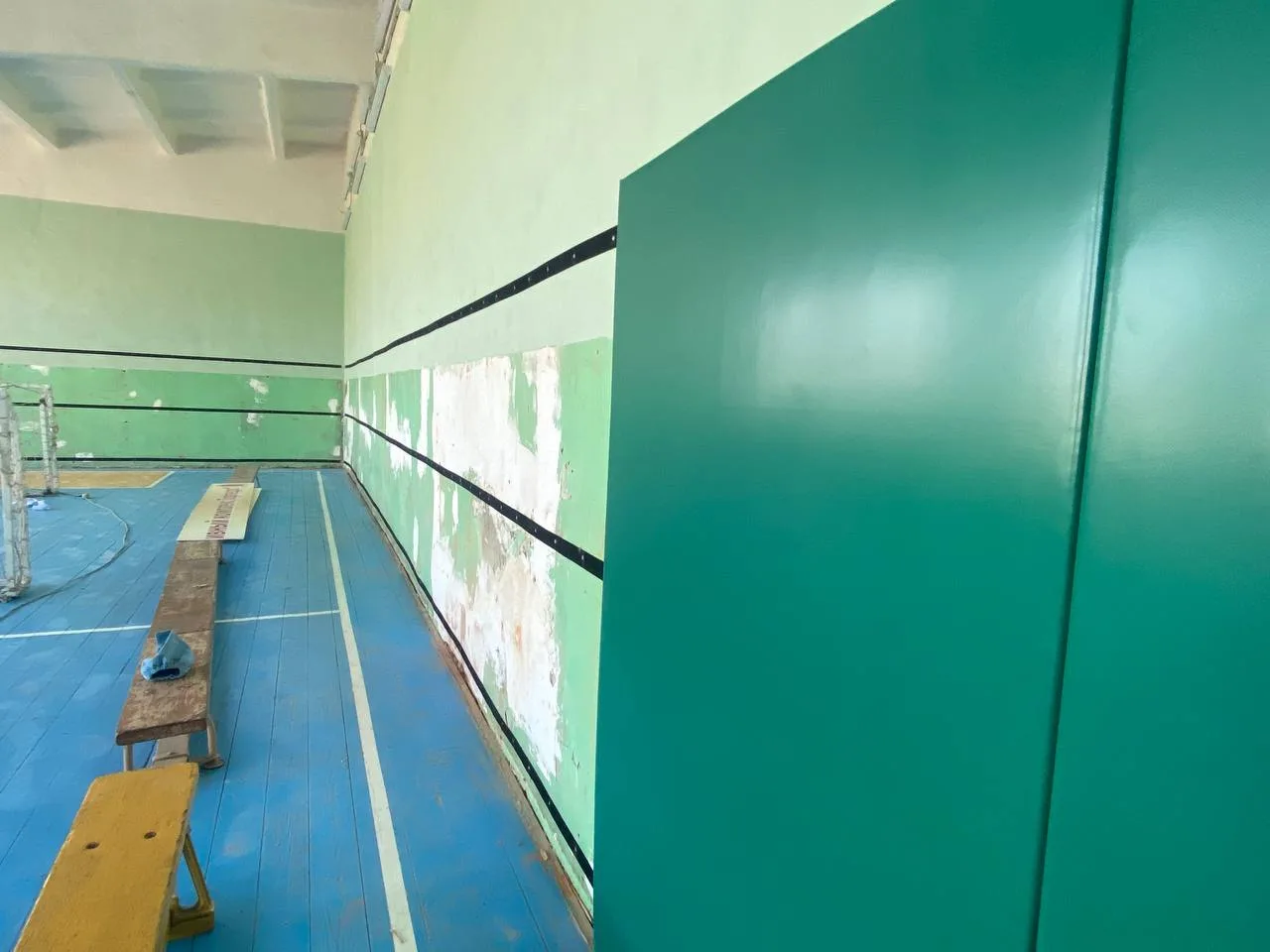 Полностью оборудованный спортзал Торпедо с протекторами по всей высоте