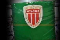 Зелёный стеновой протектор с логотипом Футбольной Академии Жуковка на производстве