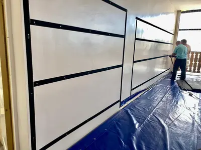 Монтаж металлического каркаса для стеновых протекторов в борцовском зале в Липецке