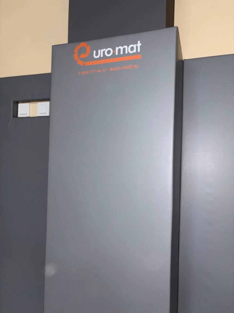 Фрагмент защиты с техническими вырезами в протекторах