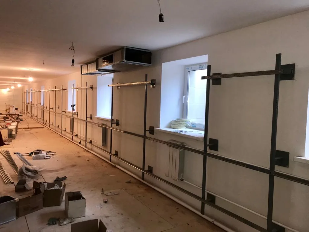 Металлические каркасы для крепления стеновых протекторов в зале борьбы УОР №1