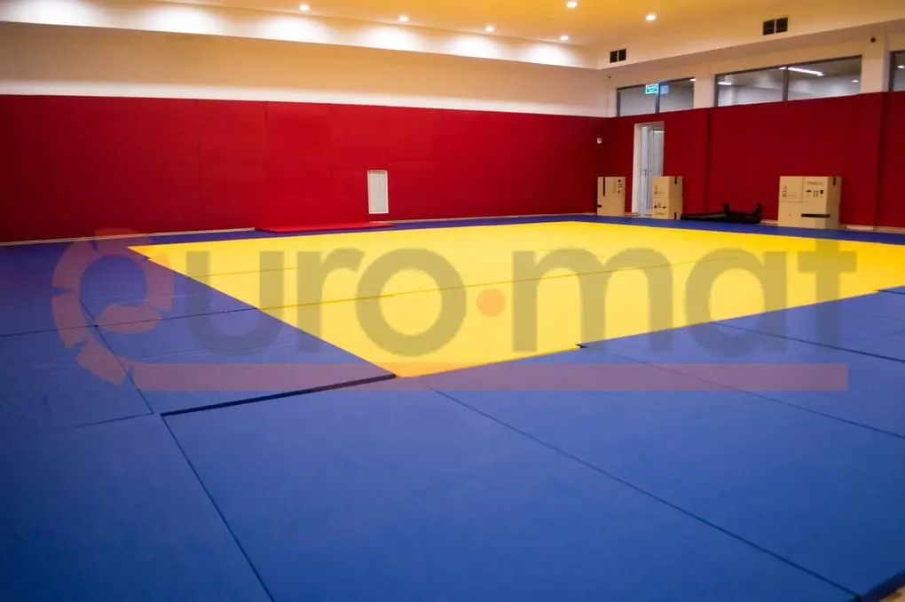 Напольное покрытие из матов татами в спортивном зале Краснодара